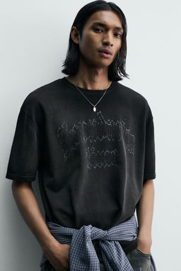 CAMISETA PUNTO ESTAMPADO LAVADO / Negro