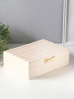 Шкатулка кожзам для украшений "Стёганная. Полоски. Бант" молочный 17х24х7 см