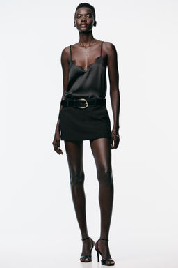 LOW-RISE SKORT WITH BELT