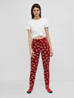 Хлопковые брюки в расцветке буквы на вишневом