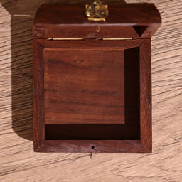 Шкатулка резная, 10×10×4 см, дерево шишам