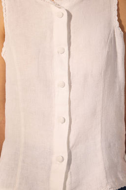 Trendyolmilla Beyaz %100 Keten Dantel Detayl? Bluz TWOSS25BZ00452