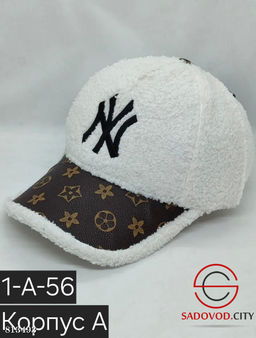 Зимняя женская кепка с вышивкой