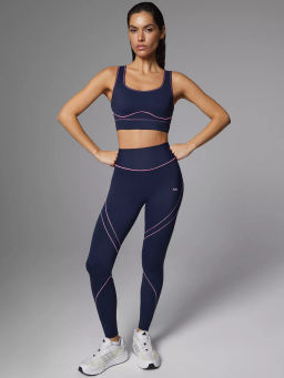 Моделирующий топ-бра с контрастными швами