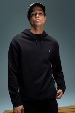 DeFactoFit Standart Fit Kapusonlu Bask?l? Cepli Sweatshirt
