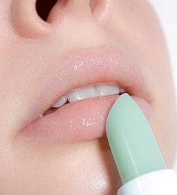 LuxVisage Бальзам для губ mint & care с охлаждающим эффектом 3,9г