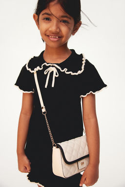 Vestido de punto fino con ribetes de volante