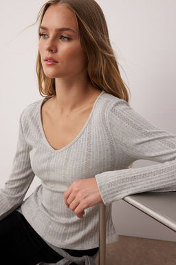 Gri Melanj Fitted/Vucuda Oturan Pointel V Yaka Vucuda Oturan Esnek Orme Bluz TWOAW26BZ00004