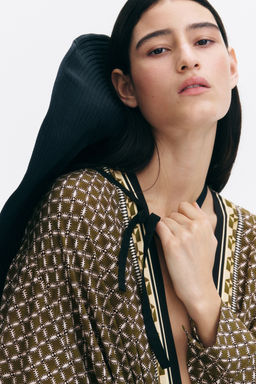 Blusa de viscosa con dise?o cruzado - H&m фото 3