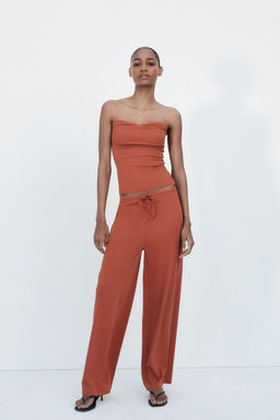 TEXTURED BANDEAU TOP