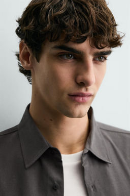 CAMISA FLUIDA RELAXED FIT / Gris oscuro - Zara фото 6