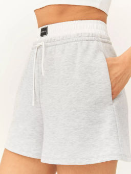 Шорты с высокой посадкой и двойным поясом с регулирующим шнуром - NEVERLATE фото 3