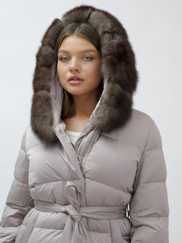 с мехом песец люкс класса Пальто зимние Бренд Visdeer, бежевого цвета