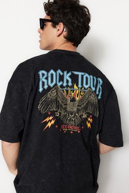 TRENDYOL MAN Siyah Oversize/Genis Kesim Eskitme/Soluk Efektli Rock Bask? %100 Pamuklu T-Shirt TMNSS23TS00231