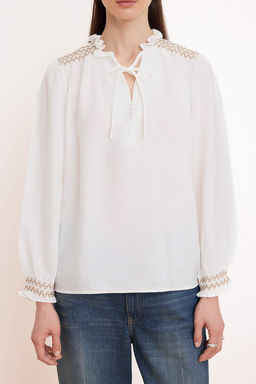 Beyaz Dokulu Gipe Detayl? Oversize/Genis Kal?p Gomlek TWOSS26GO00100