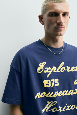 CAMISETA  BORDADO ESTAMPADO COMBINADOS / Marino