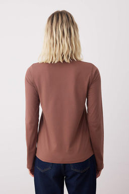 TRENDYOLMILLA Beyaz %100 Pamuk Uzun Kollu Bisiklet Yaka Regular/Normal Kal?p Basic Orme T-Shirt TWOAW21TS0098 фото 4