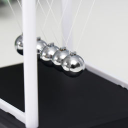 Маятник пластик "Шары Ньютона" белый 14х11,5х13,5 см