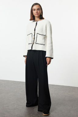 Ekru Tuylu Yumusak Dokulu Ceket Gorunumlu Triko H?rka TWOAW25HI00009