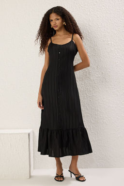 Siyah Duz Volanl? / F?rf?rl? Maxi Kare Yaka Dugmeli Orme Elbise TWOSS25EL00541