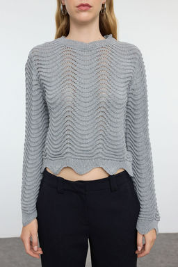 TRENDYOLMILLA Gri Crop Ajurlu/Delikli Bisiklet Yaka Triko Kazak TWOAW25KZ00346
