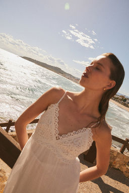 Vestido de tirantes con detalle bordado - H&m фото 2
