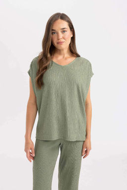 Футболка с короткими рукавами и V-образным вырезом