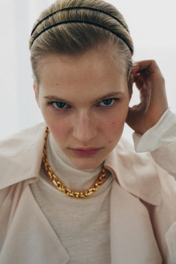 Колье Zara Collar Cadena Metalica золотистое
