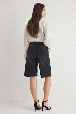 Siyah Yuksek Bel Denim Bermuda TWOSS25SR00017