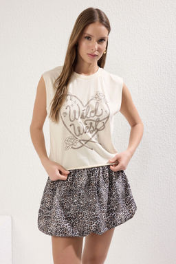 Tas %100 Pamuk Bask?l? Kolsuz Relaxed/Rahat Kal?p Crop Bisiklet Yaka Orme T-Shirt TWOSS23TS00122