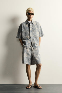 CAMISA RELAXED FIT ESTAMPADO FLORAL LAVADO / Azul claro