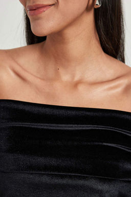 Черное велюровое мини-платье Bodycon с открытыми плечами и длинными рукавами - Defacto фото 4