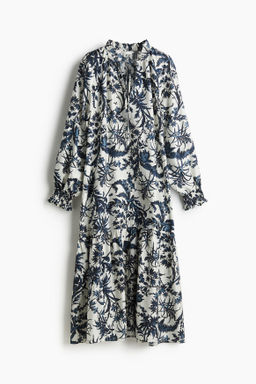 Vestido con cuello de volante