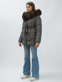 с МЕХОМ ПЕСЕЦ ПРЕМИУМ класса Полупальто зимние темно-серого цвета - Mtforce фото 3