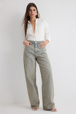 TRENDYOLMILLA Mavi Inci Detayl? Tasl? Normal Bel Barrel Skater Jeans TWOSS25JE00028
