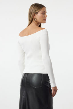 TRENDYOLMILLA Ekru Premium Kallite Yaka Detayl? Triko Kazak TWOAW25KZ00298