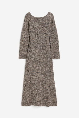 Vestido off-the-shoulder en punto de canal?