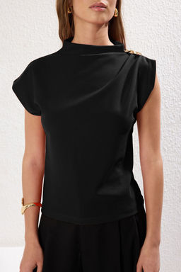 Siyah Fitted/Vucuda Oturan Aksesuar Detayl? Drapeli Esnek Orme Bluz TWOSS25BZ00044