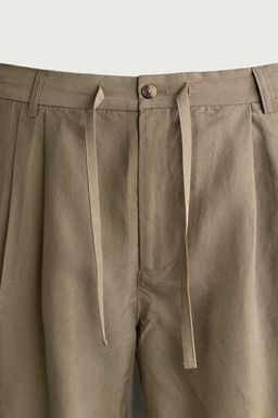 BERMUDA FLUIDA RELAXED FIT PLIEGUES / Beige - Zara фото 8