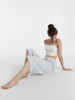 Бриджи женские белые с цветочным орнаментом