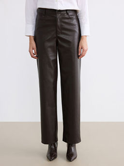 Standart Fit Kad?n Deri G?r?n?ml? Pantolon