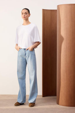 Trendyolmilla Wardrope Essentials Ac?k Mavi DOKUMLU Yuksek Bel Wide Leg Jeans TWOSS26JE00128