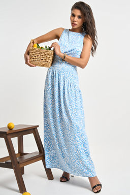 Платье облегающее бело-голубое