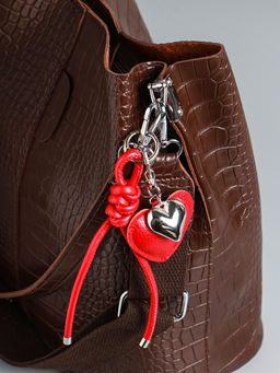 Брелок на карабине кожзам "Сердце" с узлом, красный 21х5,5х1,5 см