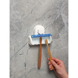 Держатель для зубных щёток на вакуумной присоске Доляна «Белая коллекция», 12×4.5×10.5 см