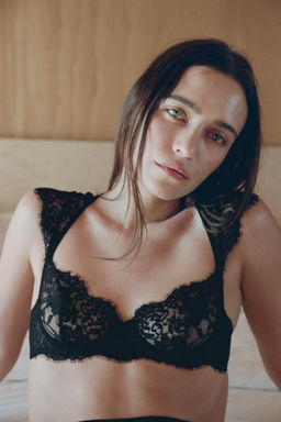 SUJETADOR AROS ENCAJE MANGAS / Negro - Zara фото 2