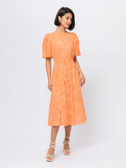 Платье оранжевого цвета длины миди с короткими рукавами - 1001dress фото 3