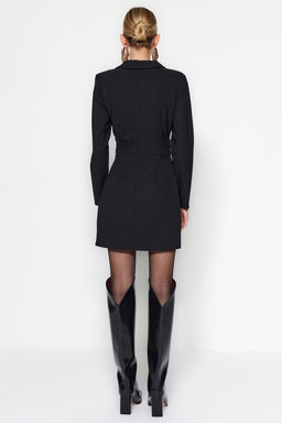 TRENDYOLMILLA Siyah Dugme Detayl? Mini Dokuma Ceket Elbise TWOAW24EL00462 фото 6