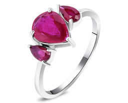 Кольцо, 1 рубин корунд груша 7х9 мм/2.23 ct. , 2 рубин корунд груша 3х5 мм/0.63 ct, Малика