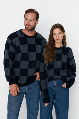 Lacivert Erkek Oversize Bisiklet Yaka Ekose / Kareli Triko Kazak TMNAW23KZ00279